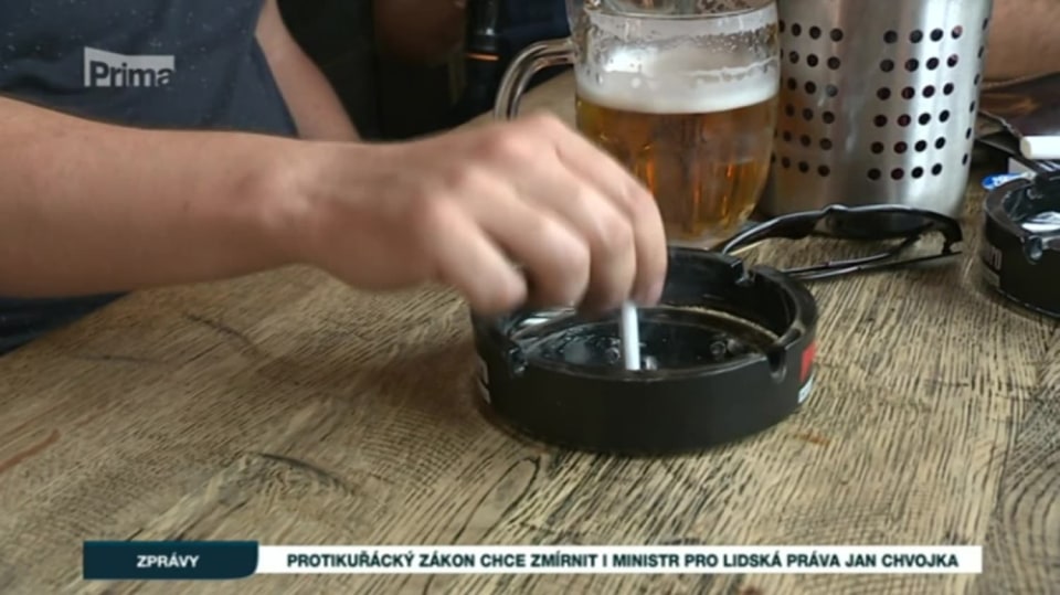 14. 8. 2017 ZPRÁVY: Protikuřácký zákon chce zmírnit i ministr pro lidská práva Jan Chvojka